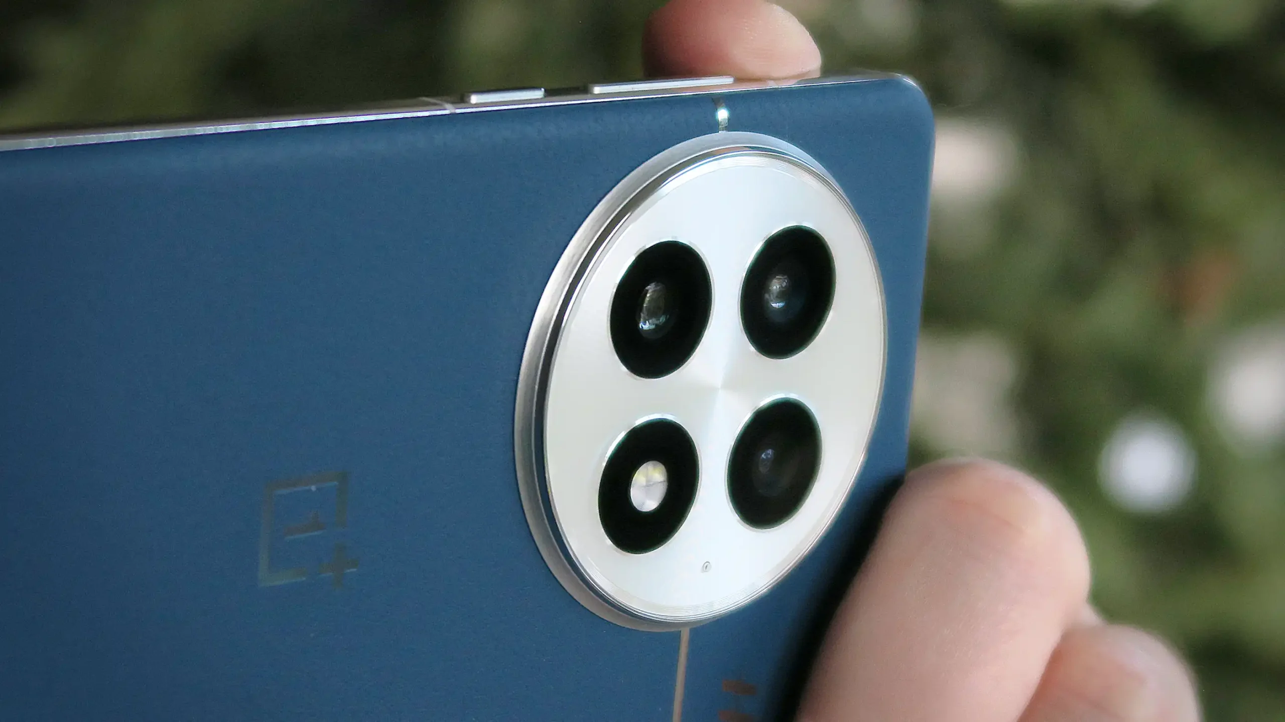 طراحی و ساخت گوشی وان پلاس 13