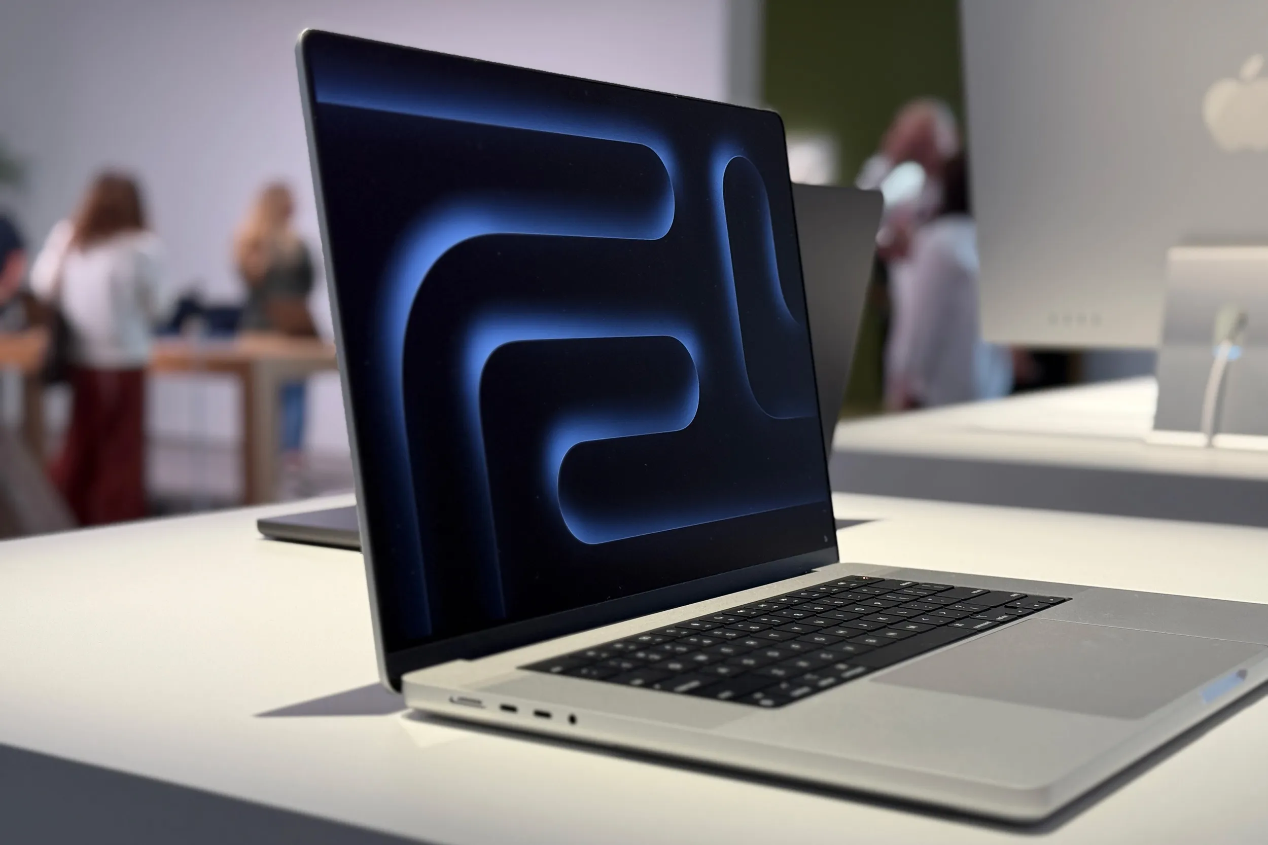 نمایشگر MacBook Pro 14 اینچی ۲۰۲۴ 