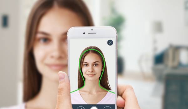 گرفتن عکس پرسنلی با گوشی در خانه گرفتن عکس پرسنلی با گوشی در خانه