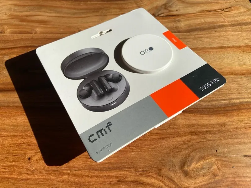 طراحی ظاهری و کیفیت ساخت هندزفری ناتینگ CMF Buds Pro طراحی ظاهری و کیفیت ساخت هندزفری ناتینگ CMF Buds Pro