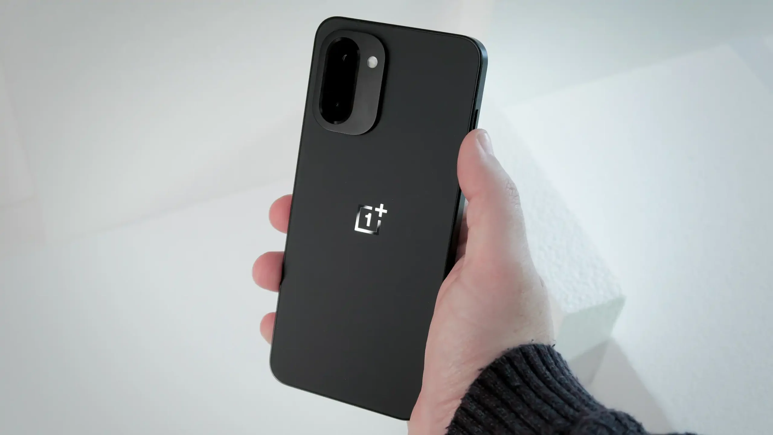 طراحی و کیفیت ساخت گوشی وان پلاس Oneplus 15r طراحی و کیفیت ساخت گوشی وان پلاس Oneplus 15r