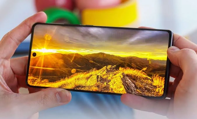 نمایشگر LTPO AMOLED گوشی ویوو X100 پرو