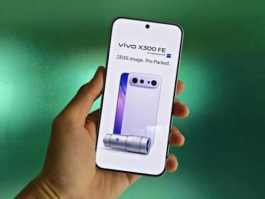 نمایشگر ۶.۳۱ اینچی AMOLED گوشی ویوو X300 FE نمایشگر ۶.۳۱ اینچی AMOLED گوشی ویوو X300 FE